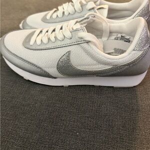 Nike Women’s Daybreak Sneakers | Metallic Silver | Size 7